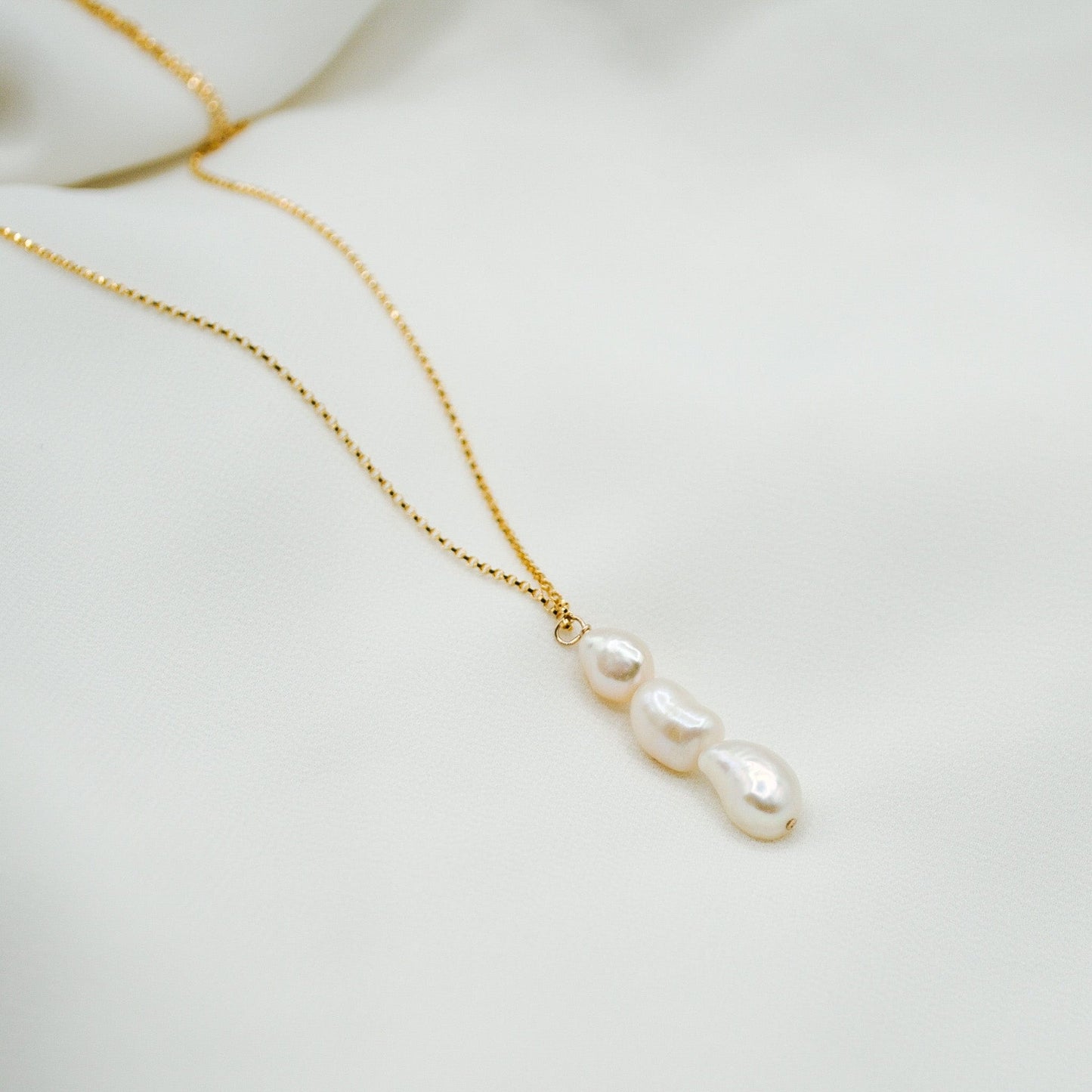 Ceres Adjustable Pearl Necklace