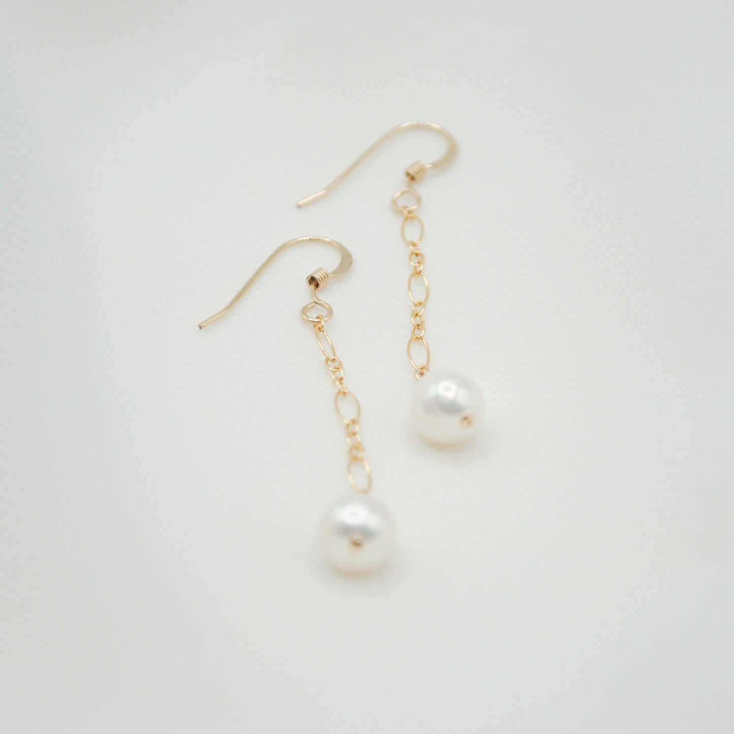 Astarte Pearl Dangle Earring