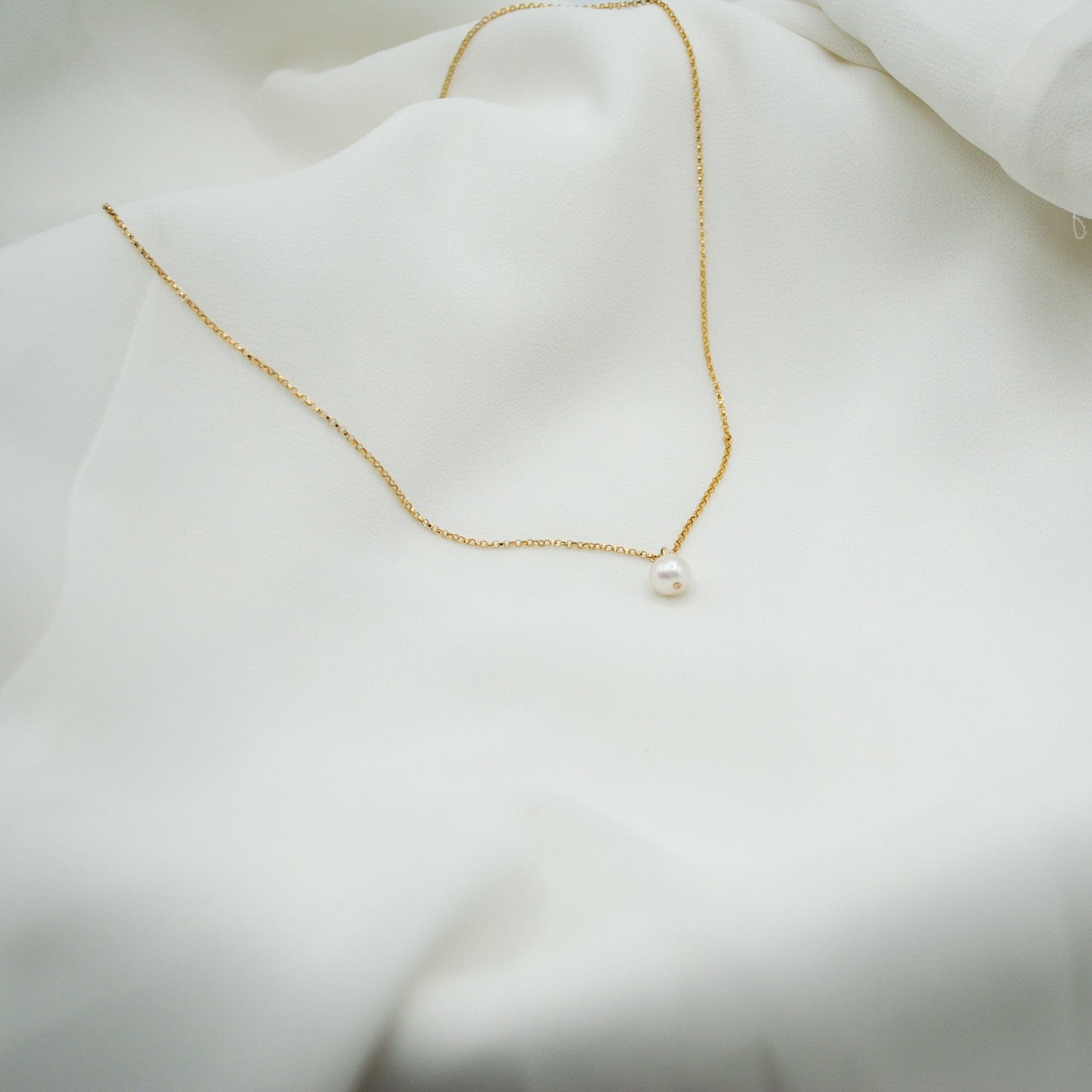 Aine Dainty Pearl Necklace